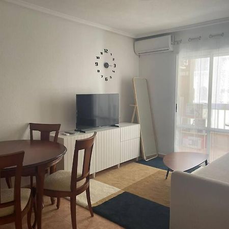 Cozy Apartment 5 Mins To Beach تورّيفيِخا المظهر الخارجي الصورة