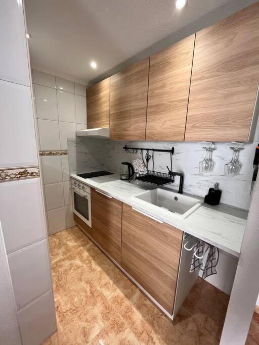 Cozy Apartment 5 Mins To Beach تورّيفيِخا المظهر الخارجي الصورة