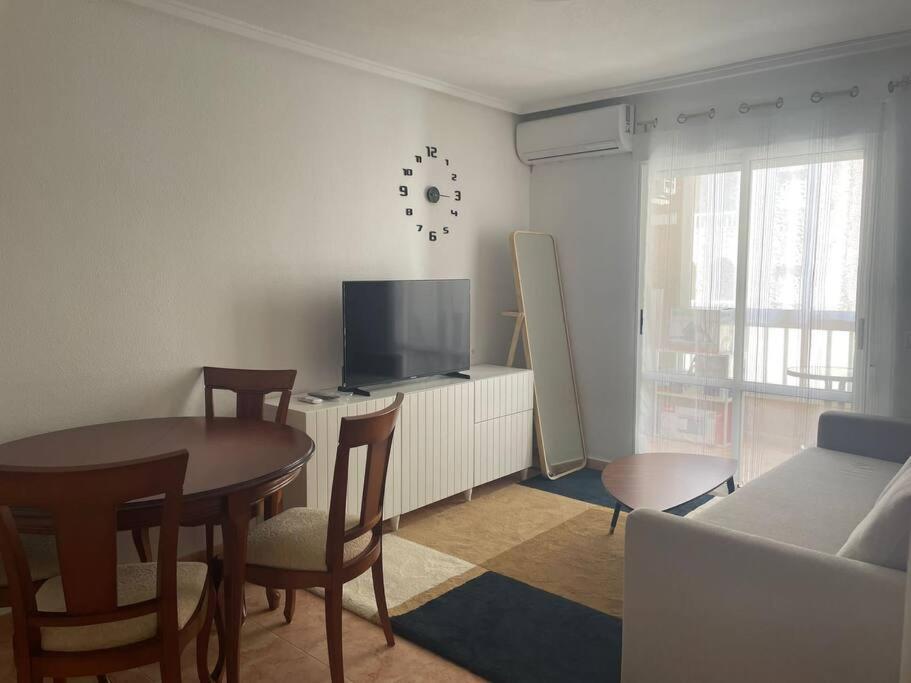 Cozy Apartment 5 Mins To Beach تورّيفيِخا المظهر الخارجي الصورة