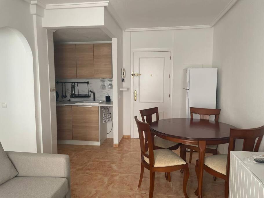 Cozy Apartment 5 Mins To Beach تورّيفيِخا المظهر الخارجي الصورة