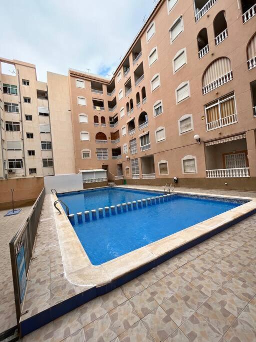 Cozy Apartment 5 Mins To Beach تورّيفيِخا المظهر الخارجي الصورة